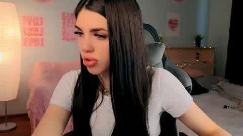 Molly online show from April 2026 04:28:01 AM