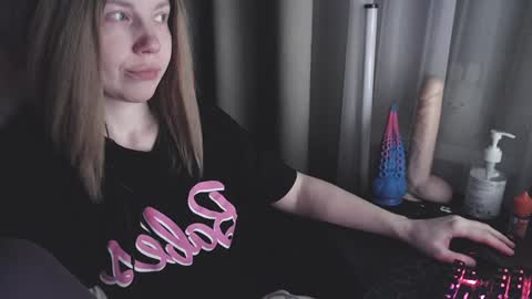 Snapshot of molly_royse chatting on February 2025 06:27:02 PM I have new photos come and see with love Molly online show from February 2025 06:27:02 PM