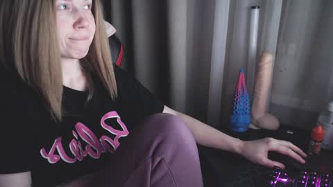 Snapshot of molly_royse chatting on February 2025 08:25:01 PM I have new photos come and see with love Molly online show from February 2025 08:25:01 PM