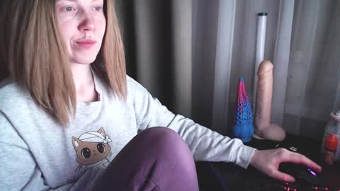 Snapshot of molly_royse chatting on February 2025 12:33:01 AM I have new photos come and see with love Molly online show from February 2025 12:33:01 AM