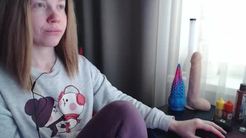 Snapshot of molly_royse chatting on February 2025 12:43:01 PM I have new photos come and see with love Molly online show from February 2025 12:43:01 PM