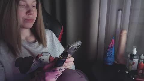 Snapshot of molly_royse chatting on March 2025 04:24:02 AM I have new photos come and see with love Molly online show from March 2025 04:24:02 AM