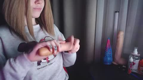 Snapshot of molly_royse chatting on March 2025 01:25:02 AM I have new photos come and see with love Molly online show from March 2025 01:25:02 AM