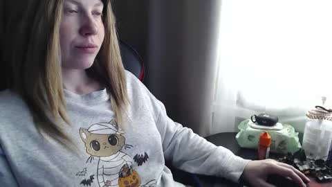 Snapshot of molly_royse chatting on October 2025 08:56:01 AM I have new photos come and see with love Molly online show from October 2025 08:56:01 AM