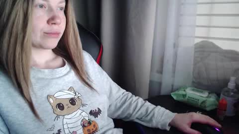 Snapshot of molly_royse chatting on November 2025 10:46:02 AM I have new photos come and see with love Molly online show from November 2025 10:46:02 AM