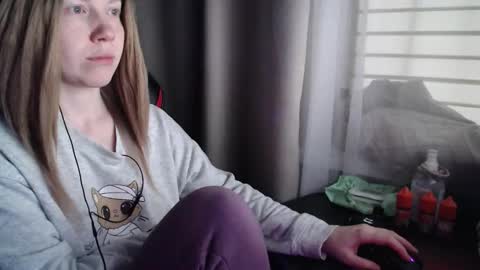 Snapshot of molly_royse chatting on November 2025 09:37:01 AM I have new photos come and see with love Molly online show from November 2025 09:37:01 AM