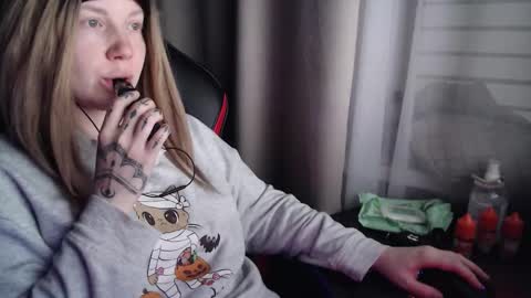 Snapshot of molly_royse chatting on November 2025 12:53:01 PM I have new photos come and see with love Molly online show from November 2025 12:53:01 PM