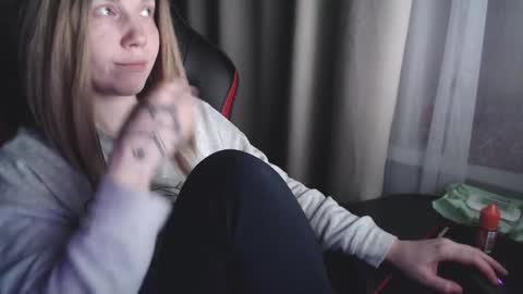 Snapshot of molly_royse chatting on December 2025 06:35:02 PM I have new photos come and see with love Molly online show from December 2025 06:35:02 PM