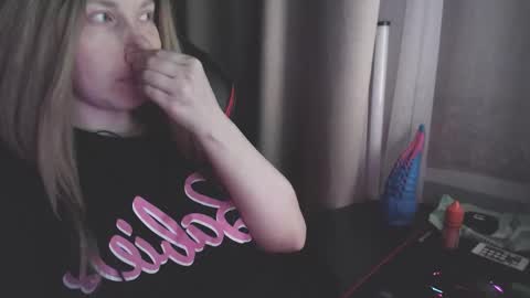 Snapshot of molly_royse chatting on December 2025 11:09:01 PM I have new photos come and see with love Molly online show from December 2025 11:09:01 PM