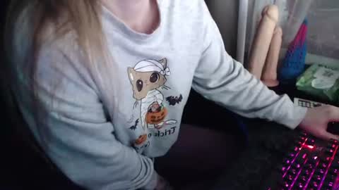 I have new photos come and see with love Molly online show from June 2026 04:08:01 AM