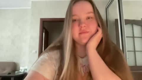 Snapshot of mollyas chatting on July 2026 09:02:01 AM Alice online show from July 2026 09:02:01 AM