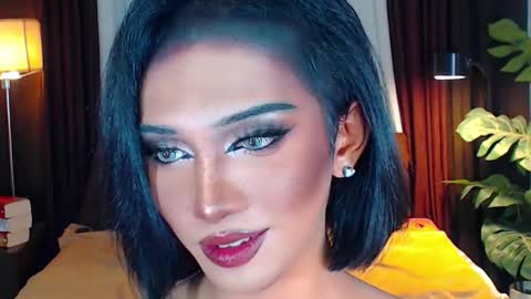 Molly online show from December 2025 04:54:01 AM