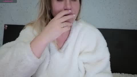 Snapshot of mollyforyou chatting on November 2025 02:16:01 PM Nica follow me online show from November 2025 02:16:01 PM