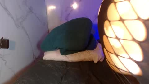 Snapshot of mollyguns chatting on April 2026 10:32:02 PM MOLLY GUNSG online show from April 2026 10:32:02 PM