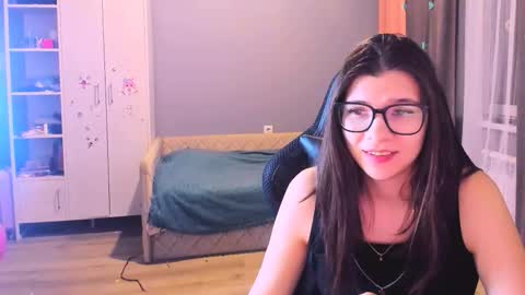  KIRA  online show from January 2026 01:22:01 AM