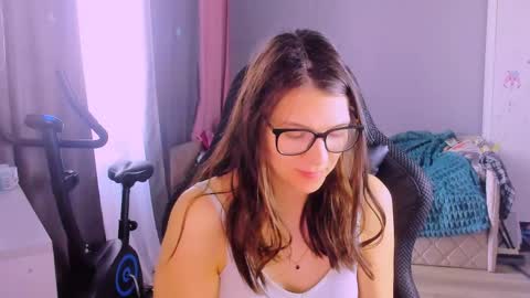 Snapshot of mollylollipop20 chatting on April 2026 09:07:02 AM KIRA online show from April 2026 09:07:02 AM