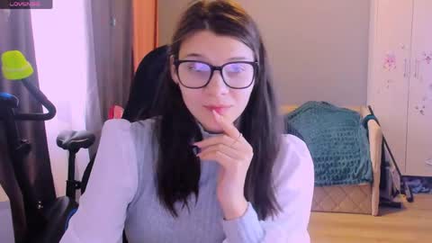 Snapshot of mollylollipop20 chatting on April 2026 02:53:02 AM KIRA online show from April 2026 02:53:02 AM