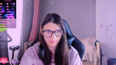 Snapshot of mollylollipop20 chatting on April 2026 06:02:02 AM KIRA online show from April 2026 06:02:02 AM