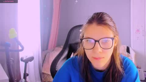 Snapshot of mollylollipop20 chatting on April 2026 05:12:02 AM KIRA online show from April 2026 05:12:02 AM