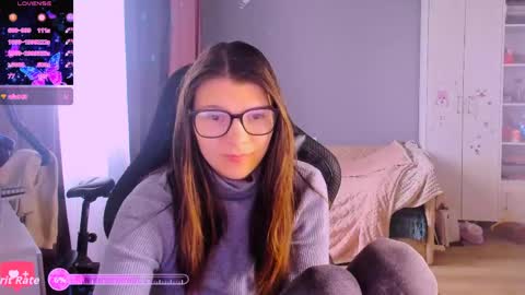 Snapshot of mollylollipop20 chatting on April 2026 02:18:01 AM KIRA online show from April 2026 02:18:01 AM