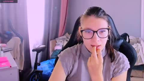 Snapshot of mollylollipop20 chatting on April 2026 03:04:02 AM KIRA online show from April 2026 03:04:02 AM