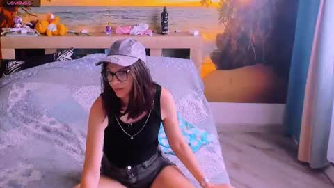 Snapshot of mollylollipop20 chatting on June 2026 03:42:02 AM KIRA online show from June 2026 03:42:02 AM