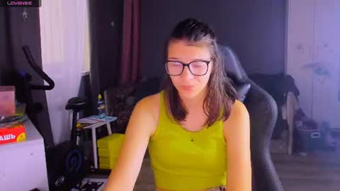 Snapshot of mollylollipop20 chatting on August 2026 03:43:01 AM KIRA online show from August 2026 03:43:01 AM