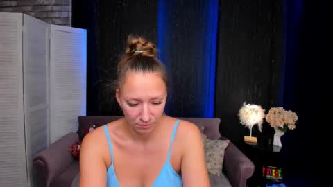 hi im Molly heregreat boobs big heart  warm pussy  online show from November 2025 11:56:01 AM