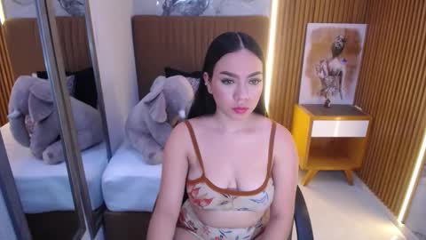 MOLLY online show from October 2025 12:11:01 PM