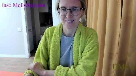 Snapshot of mollystory chatting on April 2026 03:45:01 PM AngelMomm online show from April 2026 03:45:01 PM
