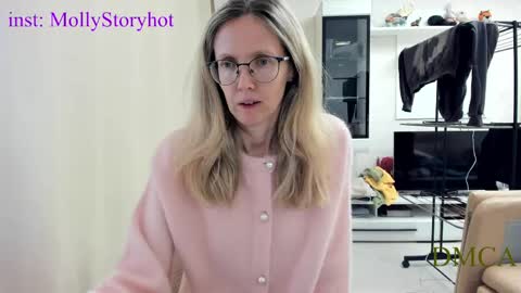 Snapshot of mollystory chatting on April 2026 09:25:02 AM AngelMomm online show from April 2026 09:25:02 AM