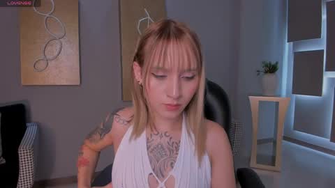Molly Sunders online show from May 2026 07:43:02 PM