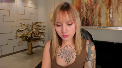 Snapshot of mollysunders_ chatting on June 2026 09:13:02 PM Molly Sunders online show from June 2026 09:13:02 PM