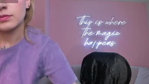 Snapshot of mollysunders_ chatting on July 2026 05:27:01 PM Molly Sunders online show from July 2026 05:27:01 PM