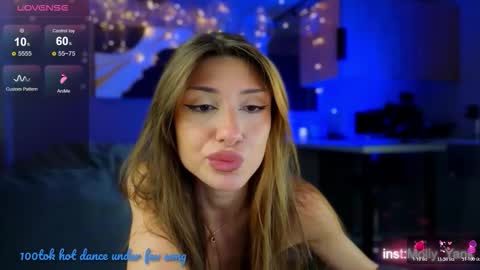 Molly online show from October 2025 03:25:02 PM