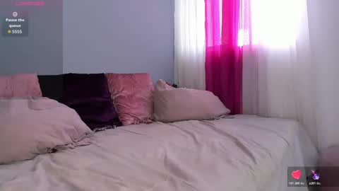 Molly online show from November 2025 04:14:02 PM