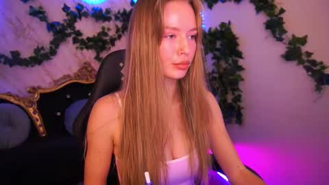 Snapshot of mollyymayy chatting on December 2025 04:00:01 PM mollyymayy online show from December 2025 04:00:01 PM