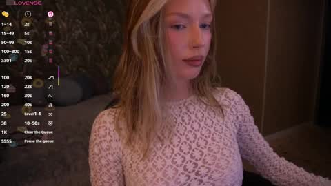 Snapshot of mollyymayy chatting on May 2026 04:37:01 PM mollyymayy online show from May 2026 04:37:01 PM