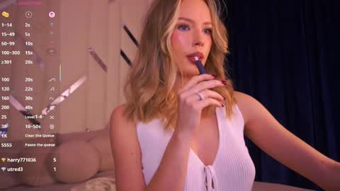Snapshot of mollyymayy chatting on May 2026 12:19:01 AM mollyymayy online show from May 2026 12:19:01 AM