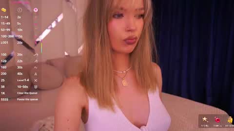 Snapshot of mollyymayy chatting on June 2026 01:36:02 AM mollyymayy online show from June 2026 01:36:02 AM