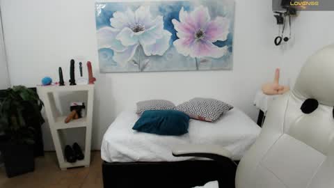 Snapshot of mom_17 chatting on January 2025 10:49:02 PM Celeste online show from January 2025 10:49:02 PM