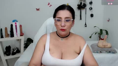 Snapshot of mom_17 chatting on September 2025 10:12:01 PM Celeste online show from September 2025 10:12:01 PM