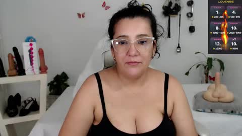 Snapshot of mom_17 chatting on September 2025 09:08:02 PM Celeste online show from September 2025 09:08:02 PM