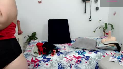 Snapshot of mom_17 chatting on October 2025 09:44:02 PM Celeste online show from October 2025 09:44:02 PM