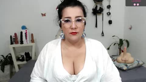 Snapshot of mom_17 chatting on October 2025 12:47:01 PM Celeste online show from October 2025 12:47:01 PM