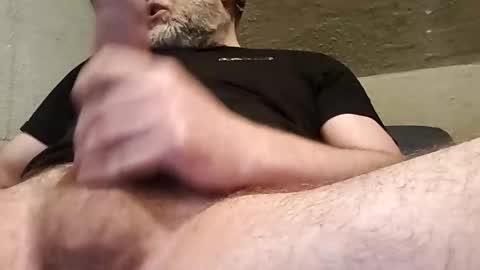 Snapshot of momcrush_v chatting on March 2025 01:25:02 PM momcrush_v online show from March 2025 01:25:02 PM