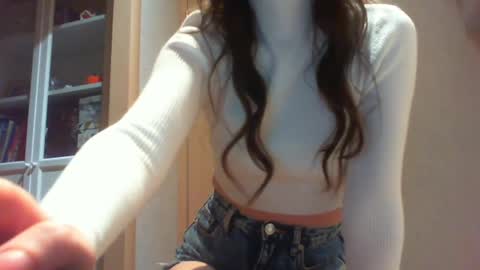 Snapshot of momentbeforedown chatting on December 2024 05:45:02 AM Hailey online show from December 2024 05:45:02 AM