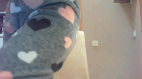 Snapshot of momentbeforedown chatting on December 2024 09:51:01 PM Hailey online show from December 2024 09:51:01 PM