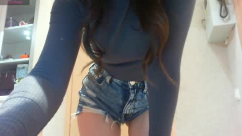 Snapshot of momentbeforedown chatting on March 2025 04:22:02 PM Hailey online show from March 2025 04:22:02 PM