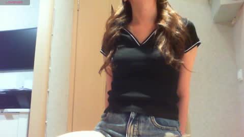 Snapshot of momentbeforedown chatting on October 2025 10:09:01 PM Hailey online show from October 2025 10:09:01 PM